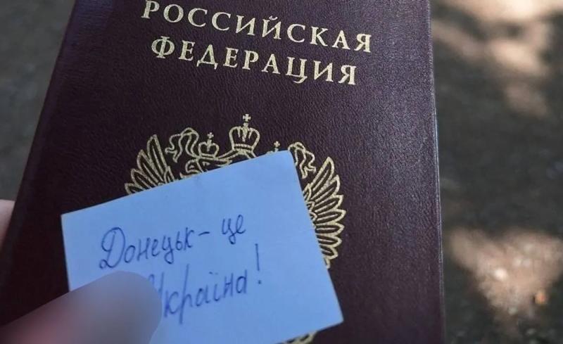 Паспорт рф - шрам от оккупации: в день россии, жители оккупированных городов присоединились к акции сопротивления - Желтая лента