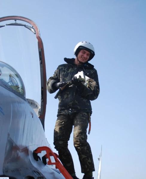 Погибший пилот F-16 Устименко был однокурсником летчика "Джуса"