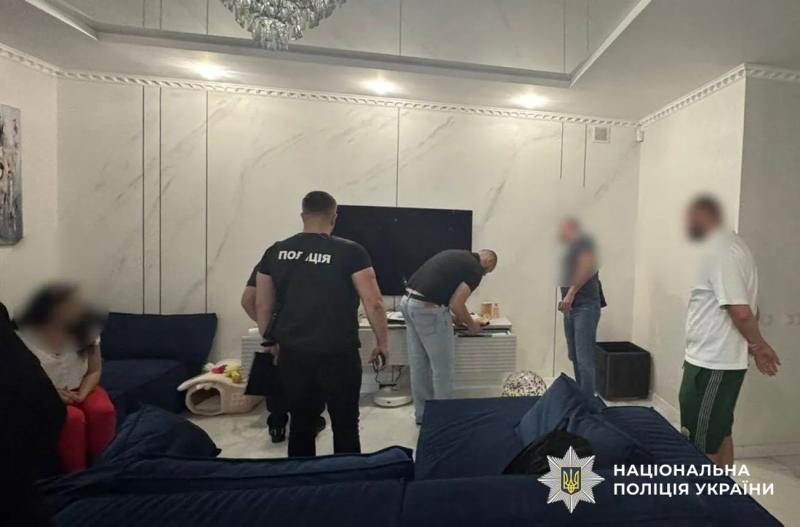 Полиция пришла с обысками по делу сбора средств для Гусакова: что известно