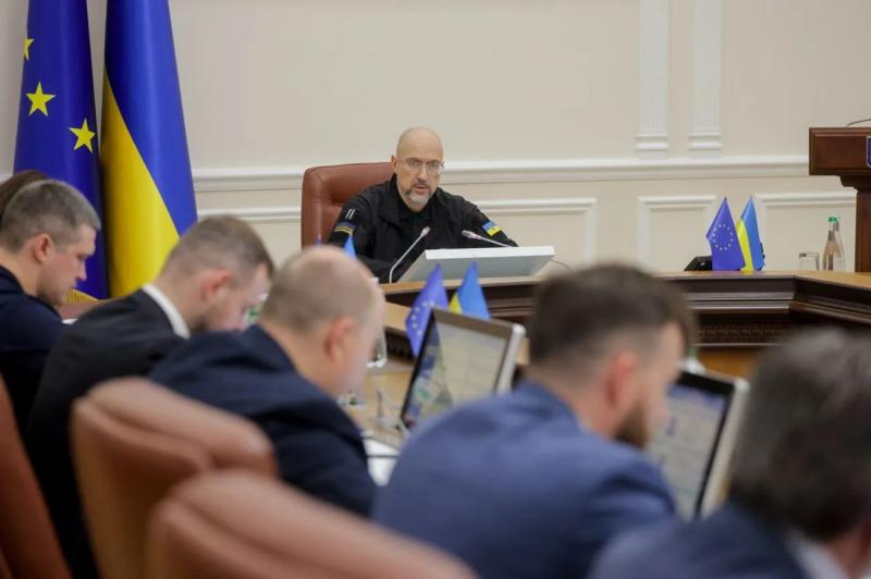 Правительство выделило более 300 млн гривен на закупку оборудования для модернизации пищеблоков в школах