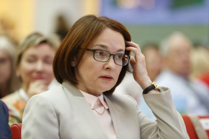 "Привет, гиперинфляция": Кремль вынудил ЦБ снизить ставку, но риски для экономики растут