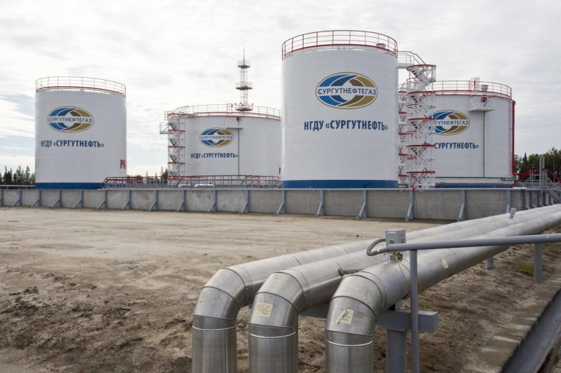 Рубль бьет по нефти: крупнейшая нефтяная компания России уходит в убыток