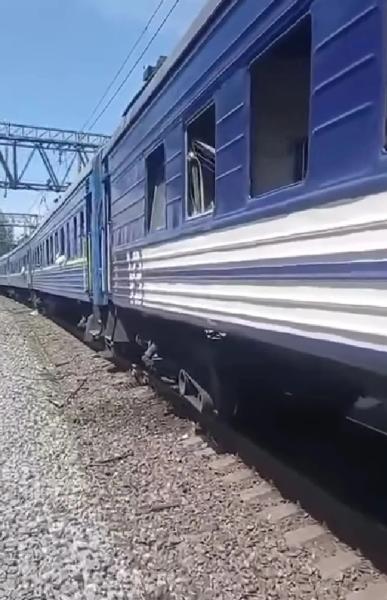 Удар по Днепру, повреждение поезда "Одесса – Запорожье": 10 пассажиров, в том числе трое детей, обратились в больницы
