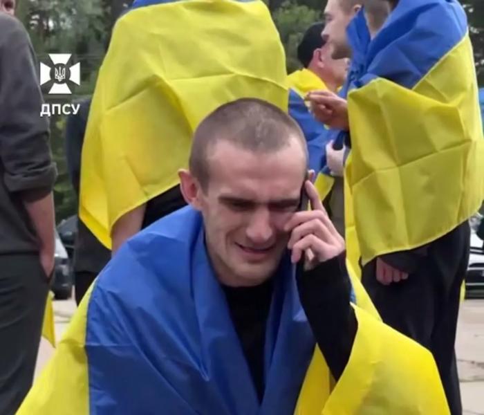 “Украина превыше всего, мам! Я несокрушимый”: в ГПСУ показали первый звонок освобожденного из плена защитника