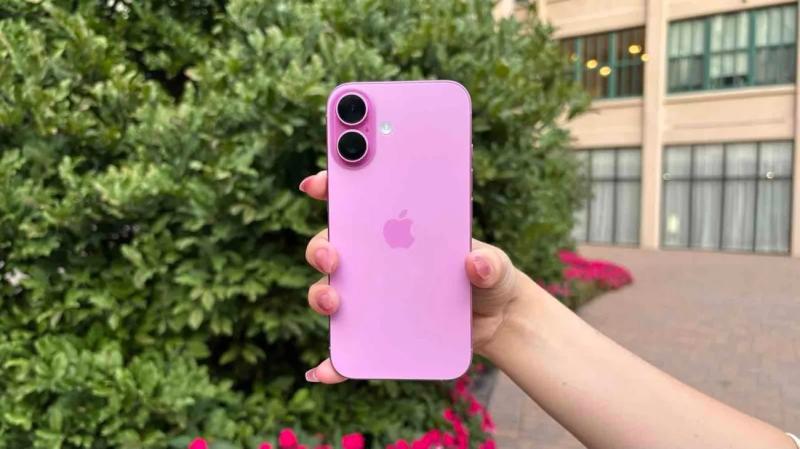 Украинский горсовет купил дорогой iPhone за публичные средства