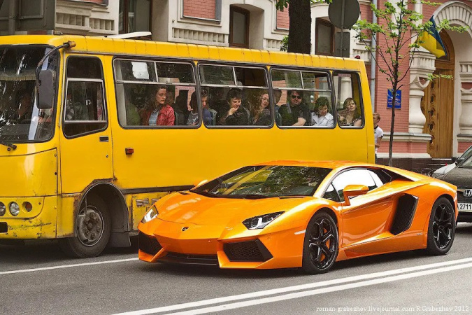 Українці з початку повномасштабної війни ввезли елітних автомобілів на 55 млрд гривень