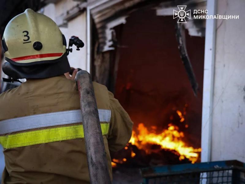 Утренний удар по Константиновской общине в Николаевской области: горит склад, повреждена техника