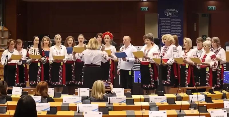 В Брюсселе украинские беженцы создали хор: "лечатся" песней и популяризируют культуру Украины