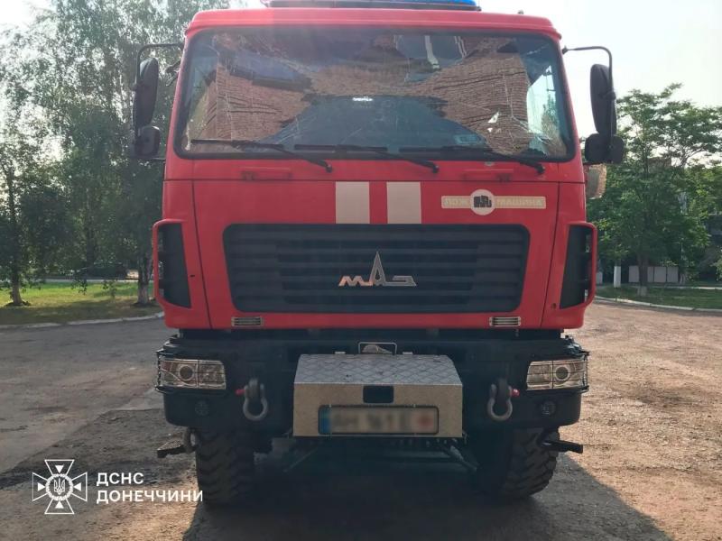 В Донецкой области россияне обстреляли спасателей, которые ликвидировали последствия вражеского удара: ранен водитель ГСЧС