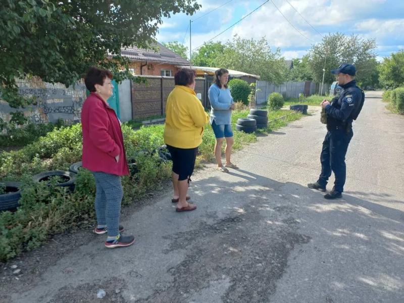 В Харьковской области женщина держала в доме девять собак, одну из них на полгода закрыла в погребе
