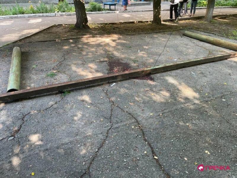 В Кропивницком на 5-летнего ребенка упала металлическая сушилка: делом занялась полиция