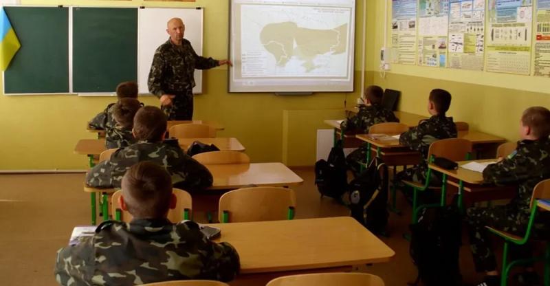 В школах увеличили количество часов учебного предмета "Защита Украины"