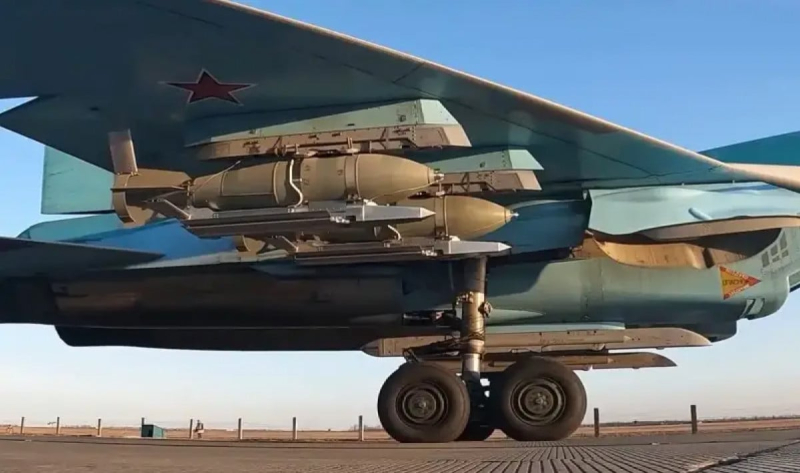 "Взрывом разнесло все", - спутниковые фото из Волгограда показали, как Украина уничтожила российские Су-34
