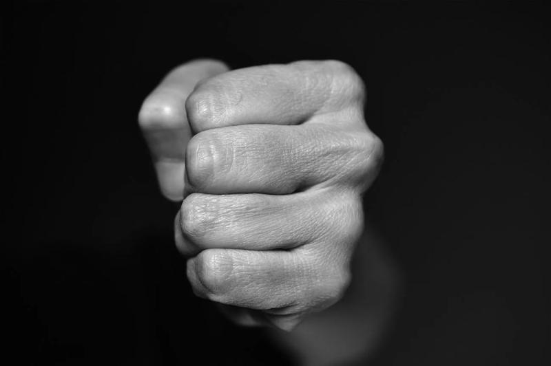 16-летний юноша избил 62-летнего мужчину в Киевской области: полиция расследует преступление