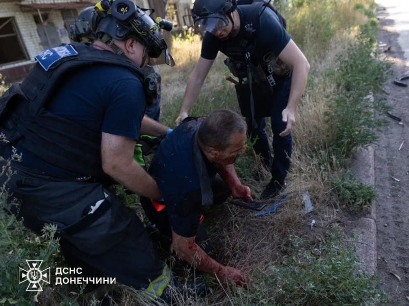 Четверо спасателей получили ранения в результате преднамеренных ударов врага - ГСЧС