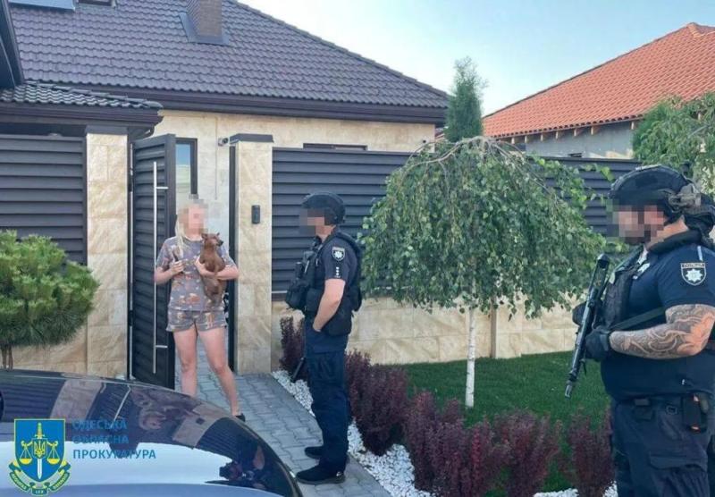 Делали невольниками в псевдореабилитационном центре: правоохранители задержали в Одессе 5 "рабовладельцев"