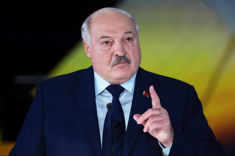 Лукашенко требует "военной мобилизации" экономики — страна на грани выживания