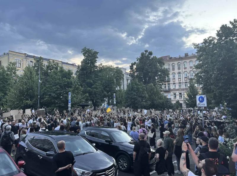 Мы готовы к охране правопорядка: Клименко о мерах безопасности во время акций протеста