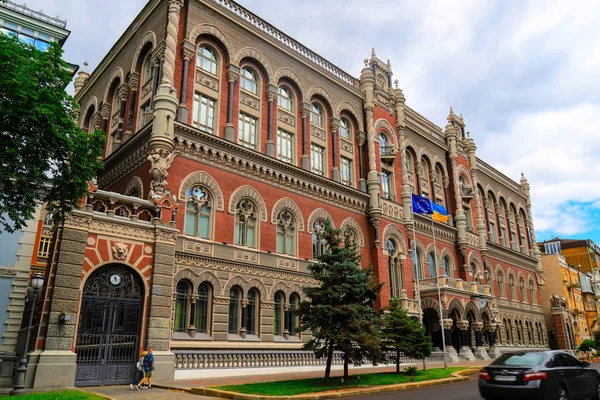 НБУ повертає повноцінний нагляд за валютними лімітами та капіталом