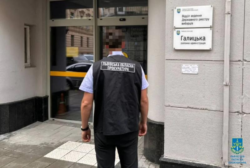Обыски в горсовете Львова: нескольким должностным лицам сообщили о подозрении в растрате 1,7 млн гривен