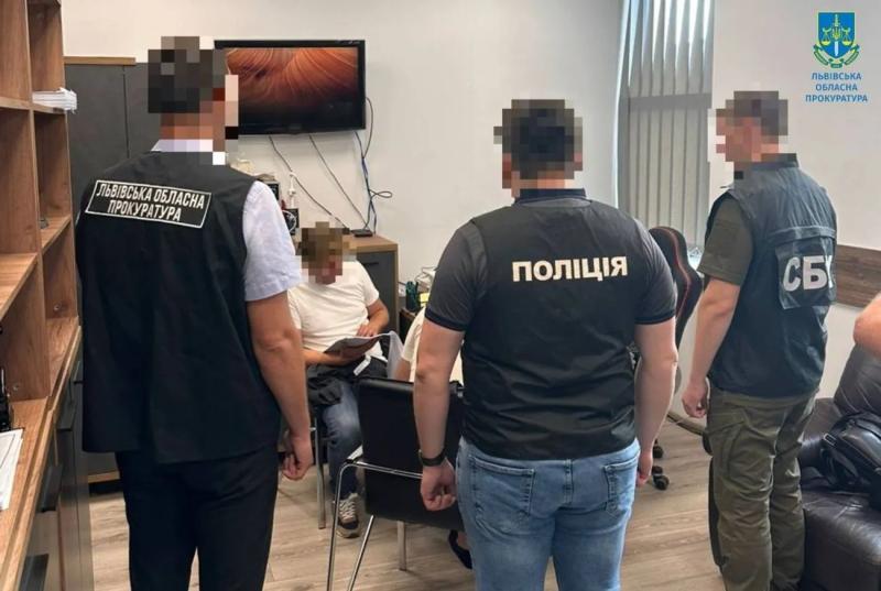 Обыски в горсовете Львова: нескольким должностным лицам сообщили о подозрении в растрате 1,7 млн гривен