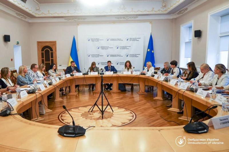 Омбудсмен озвучил, сколько украинцев в этом году получили статус лица, пострадавшего от торговли людьми