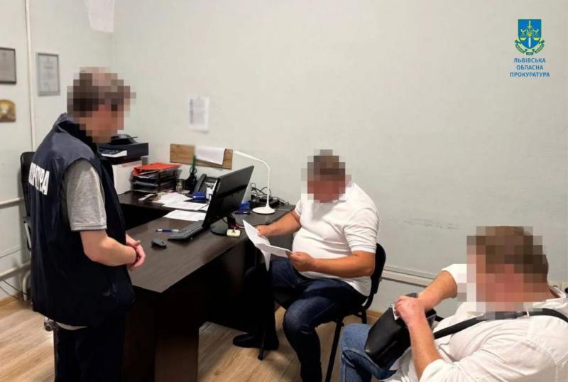 Организовали незаконную вырубку леса на 42 млн гривен: четырем должностным лицам на Львовщине объявили подозрение
