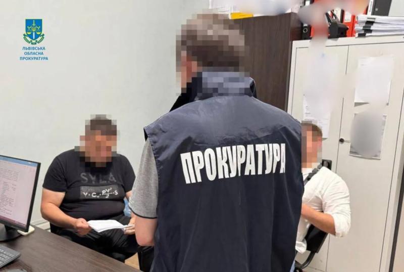 Организовали незаконную вырубку леса на 42 млн гривен: четырем должностным лицам на Львовщине объявили подозрение