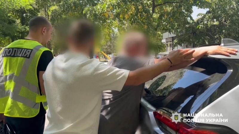 Получил взятку в 3000 долларов: заместителя начальника районного ТЦК задержали в Одесской области