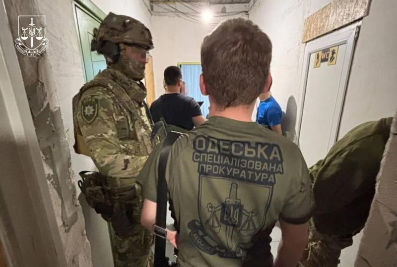 Попытка разбойного нападения на дом предпринимателя в Одесской области: задержаны военнослужащий-дезертир и его сообщник
