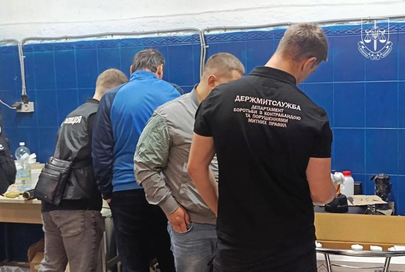 Поставляли фальшивые пестициды CORAGEN в страны ЕС: троим мужчинам сообщили о подозрении в мошенничестве на более чем 200 млн гривен