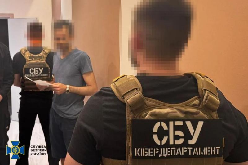 Совершал преступления на протяжении 10 лет: правоохранители Украины, Франции и ЕС разоблачили в Киеве известного хакера