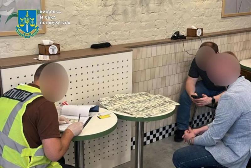 Требовал деньги за обновление военных данных в ТЦК: на Киевщине задержали работника суда