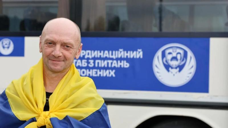 Украина вернула военных и гражданских из российского плена: новые детали