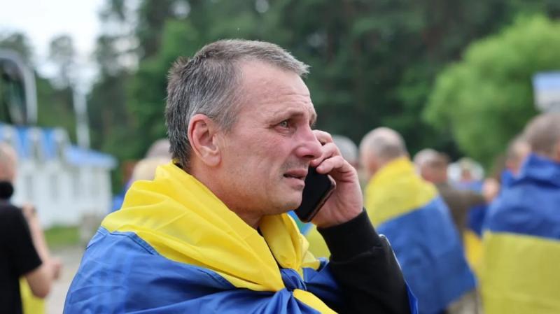 Украина вернула военных и гражданских из российского плена: новые детали