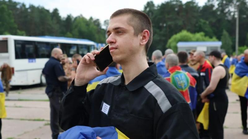 Украина вернула военных и гражданских из российского плена: новые детали