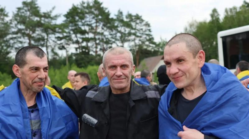 Украина вернула военных и гражданских из российского плена: новые детали