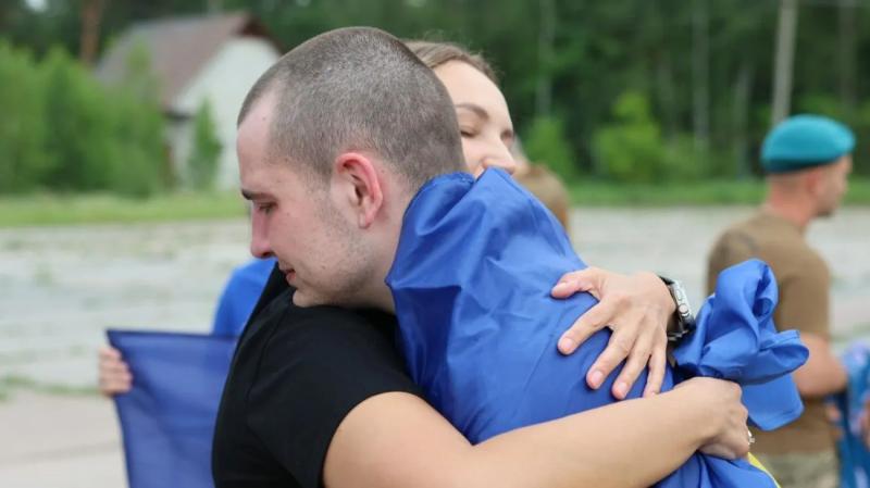 Украина вернула военных и гражданских из российского плена: новые детали
