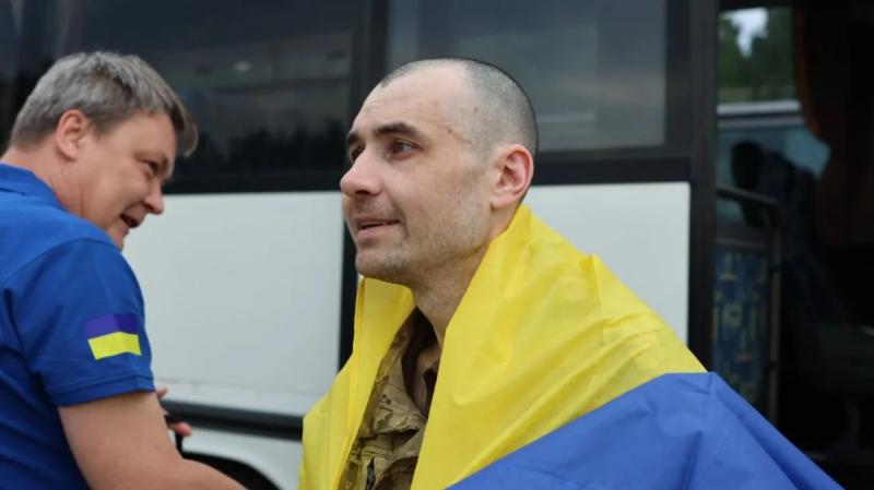 Украина вернула военных и гражданских из российского плена: новые детали