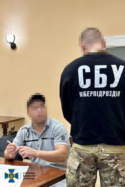 "Увидел с балкона и написал": СБУ разоблачила в Харькове продавца детских колясок, служившего оккупантам