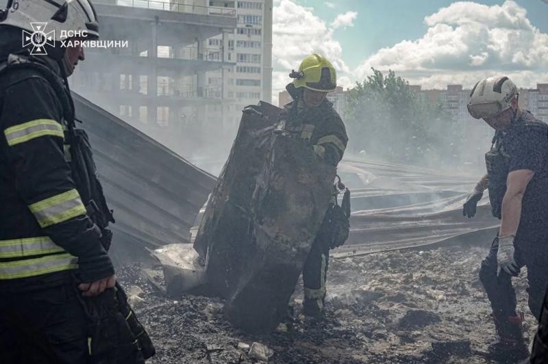 В Харькове ликвидированы пожары после авиаудара: 44 пострадавших, 7 из них – дети