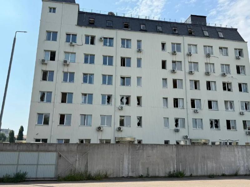 В результате российской атаки повреждено здание Киевской таможни