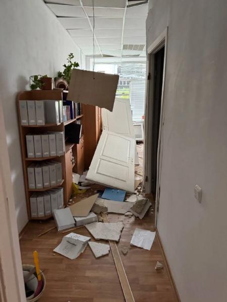 В результате российской атаки повреждено здание Киевской таможни