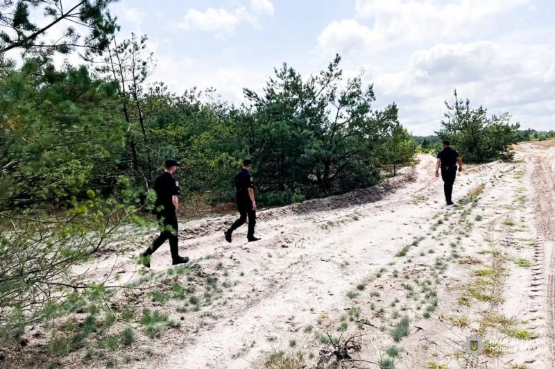 В Ровенской области третьи сутки ищут пенсионера, который заблудился в лесу во время сбора грибов