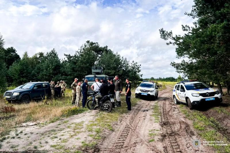 В Ровенской области третьи сутки ищут пенсионера, который заблудился в лесу во время сбора грибов