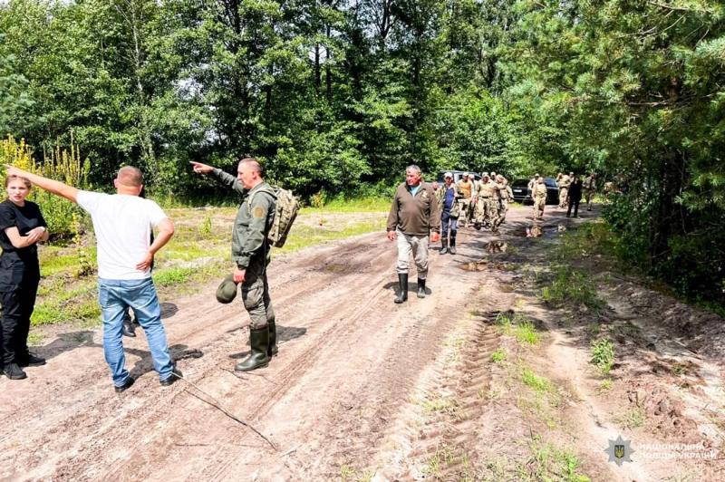 В Ровенской области третьи сутки ищут пенсионера, который заблудился в лесу во время сбора грибов