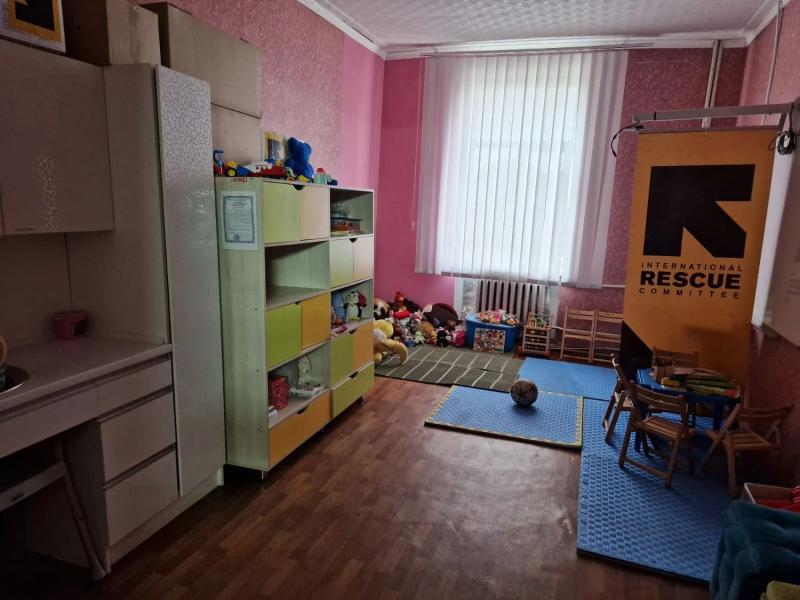 До конца августа в Украине обустроят не менее 30 тысяч мест для эвакуированных - Свириденко