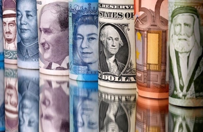 Долар США стабільний до євро та фунта, дешевшає в парі з ієною