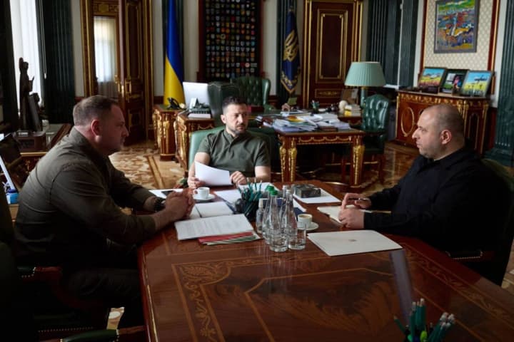 "Есть договоренность об обмене 1200 пленных": Зеленский обсудил с Умеровым и Ермаком подготовку новой встречи в Стамбуле