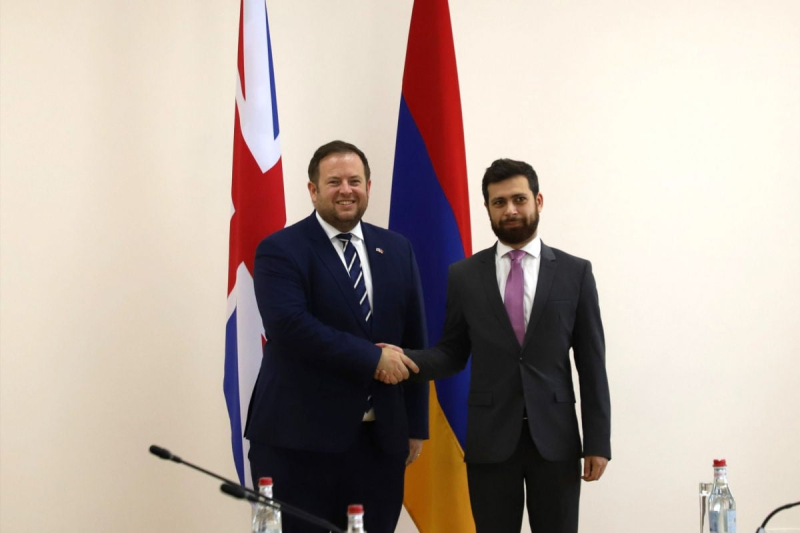 Геополитический провал Кремля: Британия занимает место России в Армении